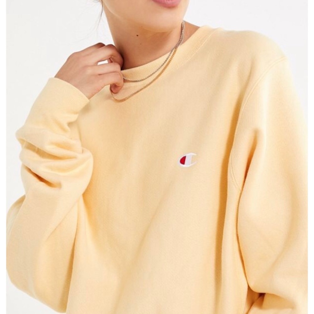 ISO Yellow Crewneck Champion sweatshirt!
